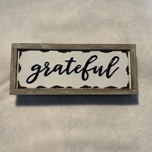 “Grateful” Sign Decor